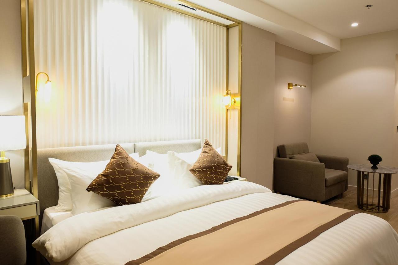 Uma Hotel And Residences Naga  Exterior photo