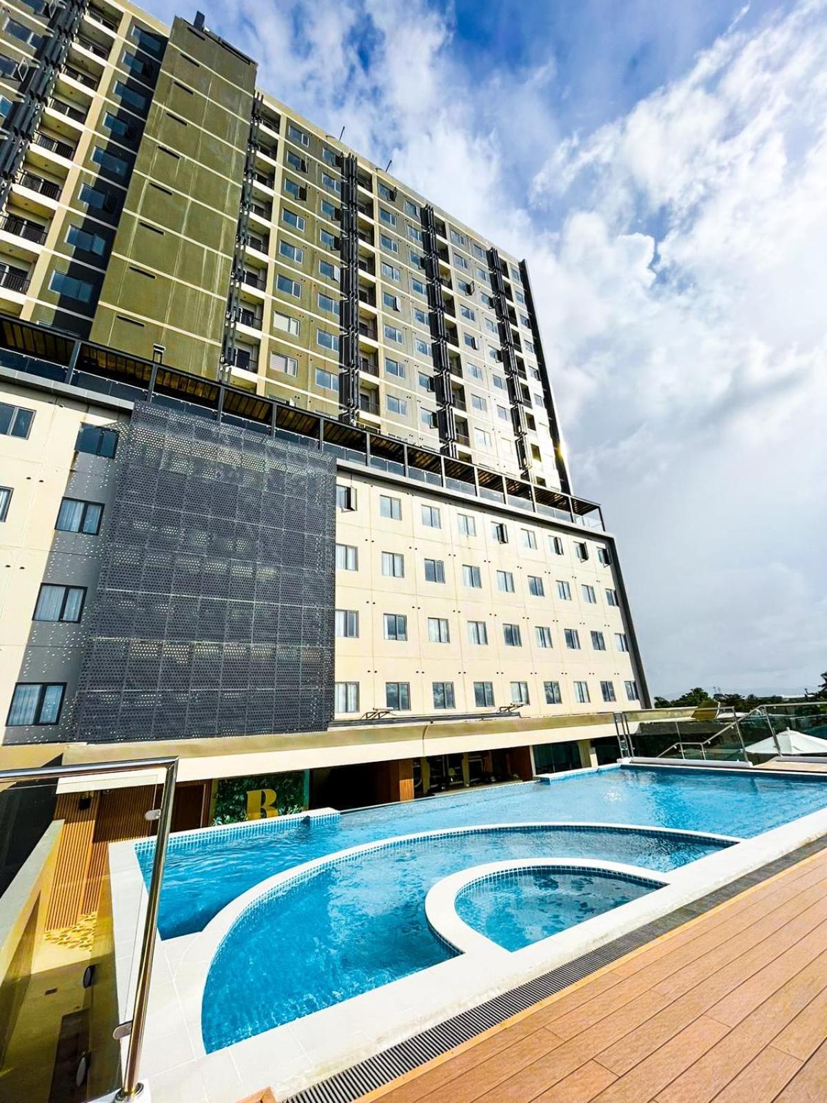 Uma Hotel And Residences Naga  Exterior photo